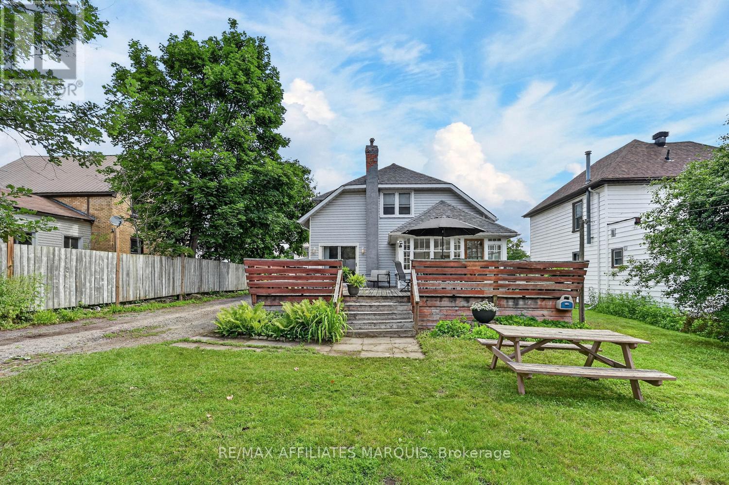 53 SMITHS FALLS AVENUE - 28