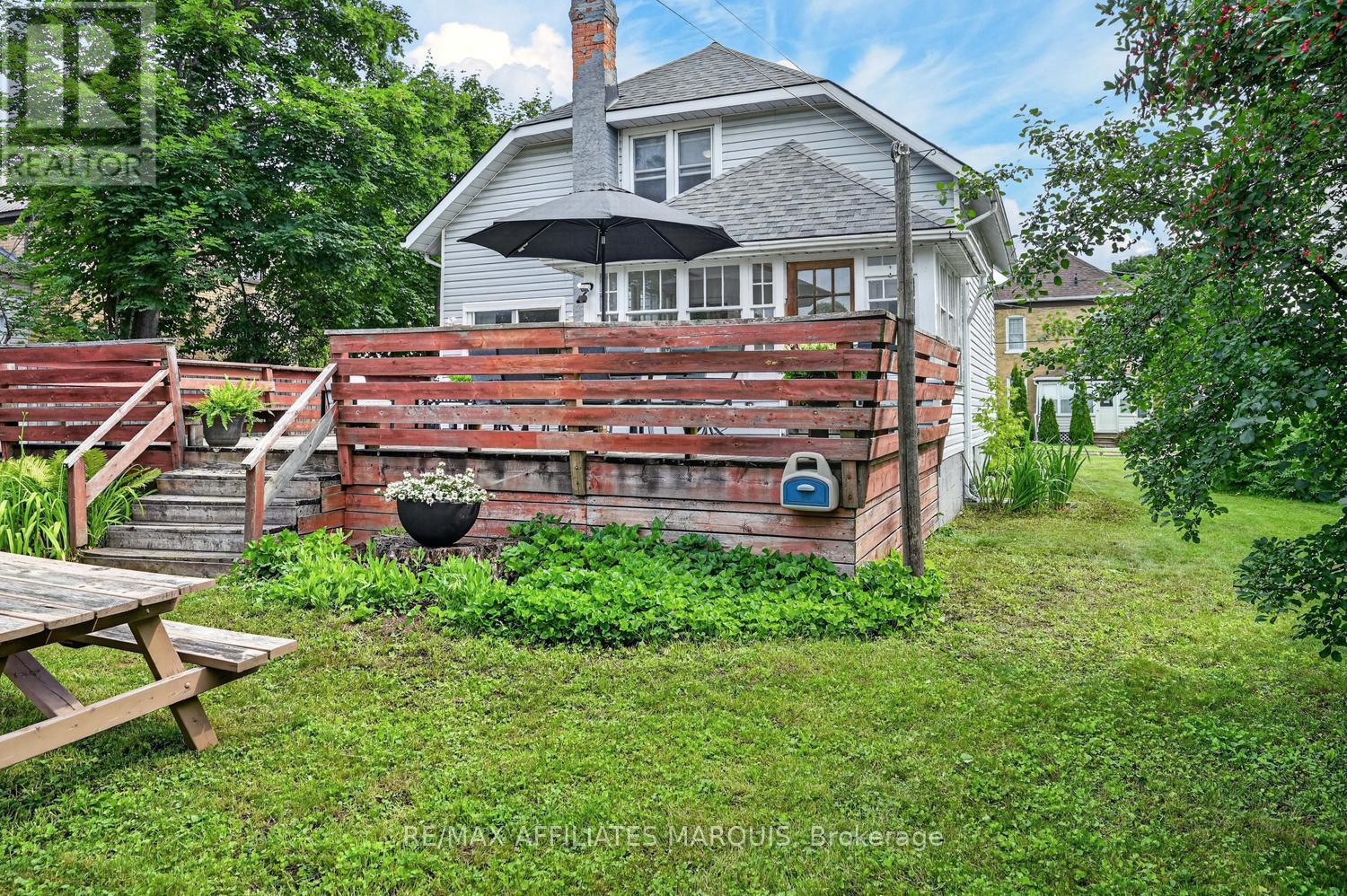 53 SMITHS FALLS AVENUE - 29