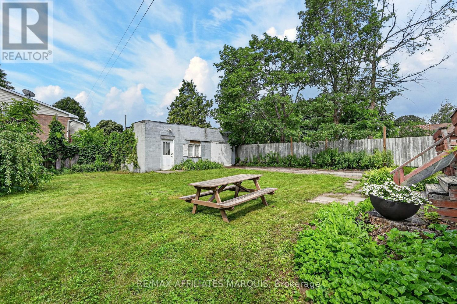 53 SMITHS FALLS AVENUE - 31