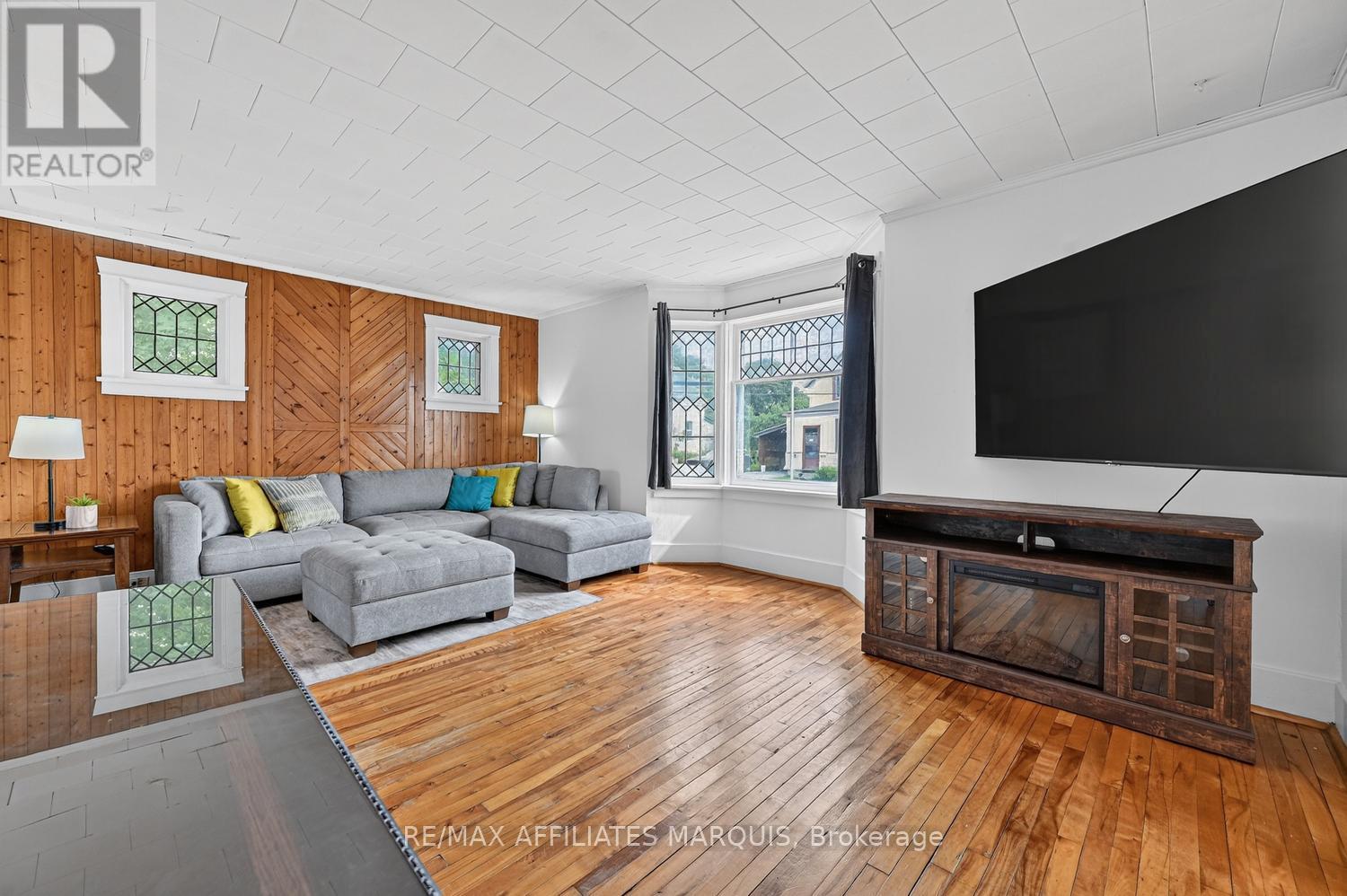 53 SMITHS FALLS AVENUE - 7