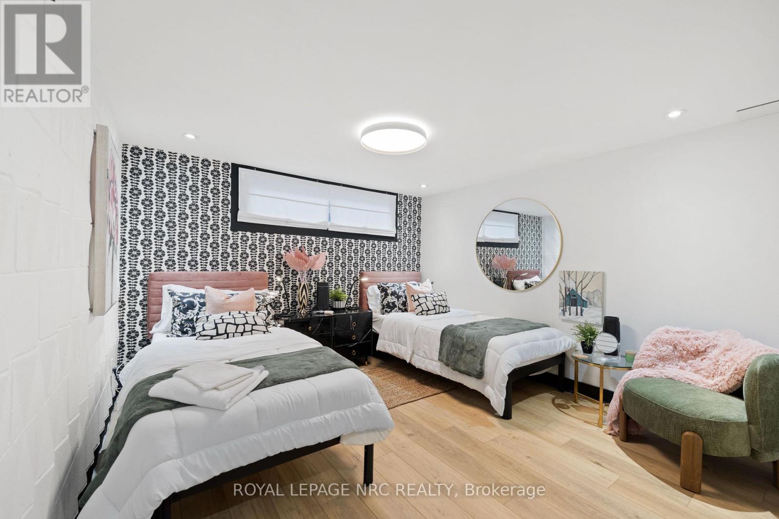 180 WOODSIDE DRIVE - Image 33
