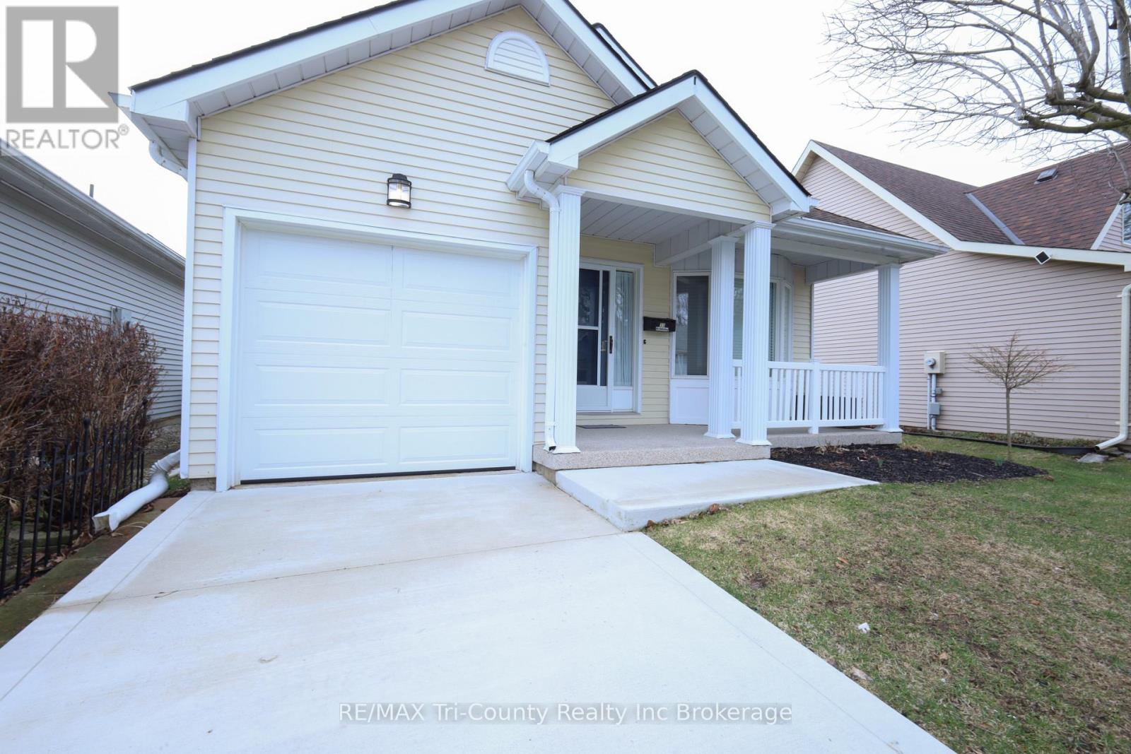 33 WILKINS CRESCENT - 2