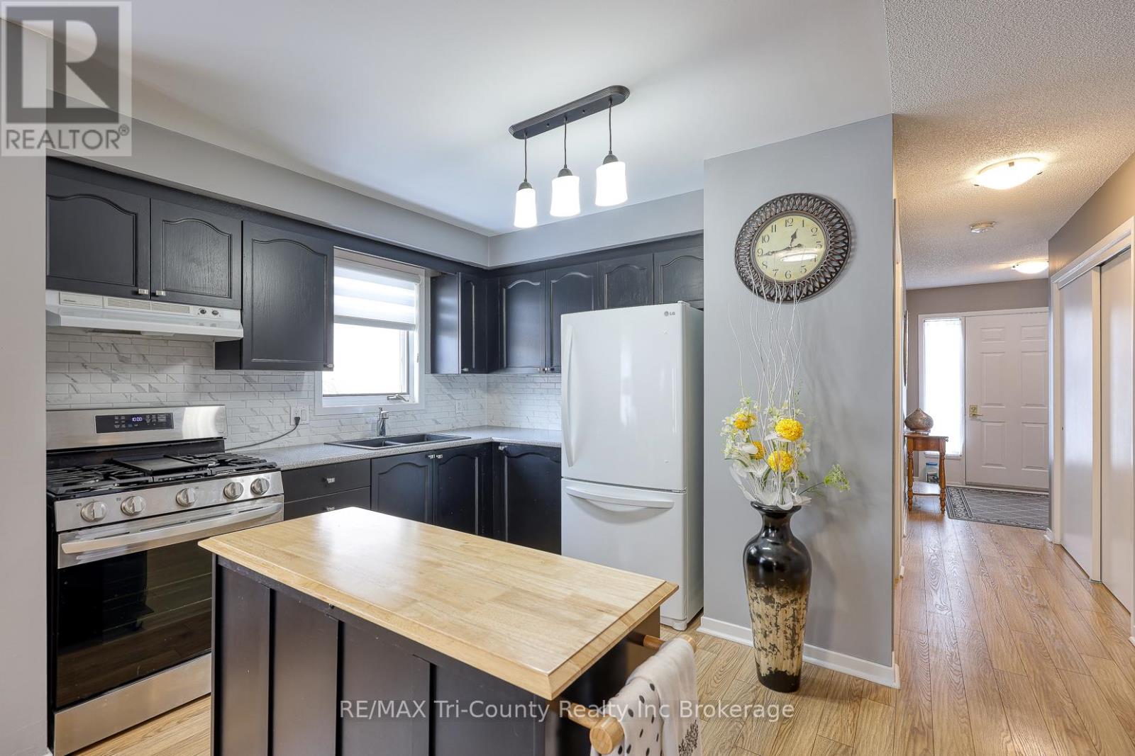 33 WILKINS CRESCENT - Image 3