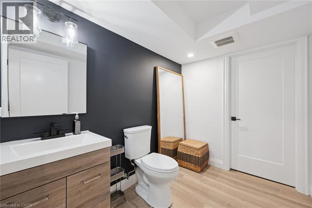 130 WOODBERRY Crescent - Image 32