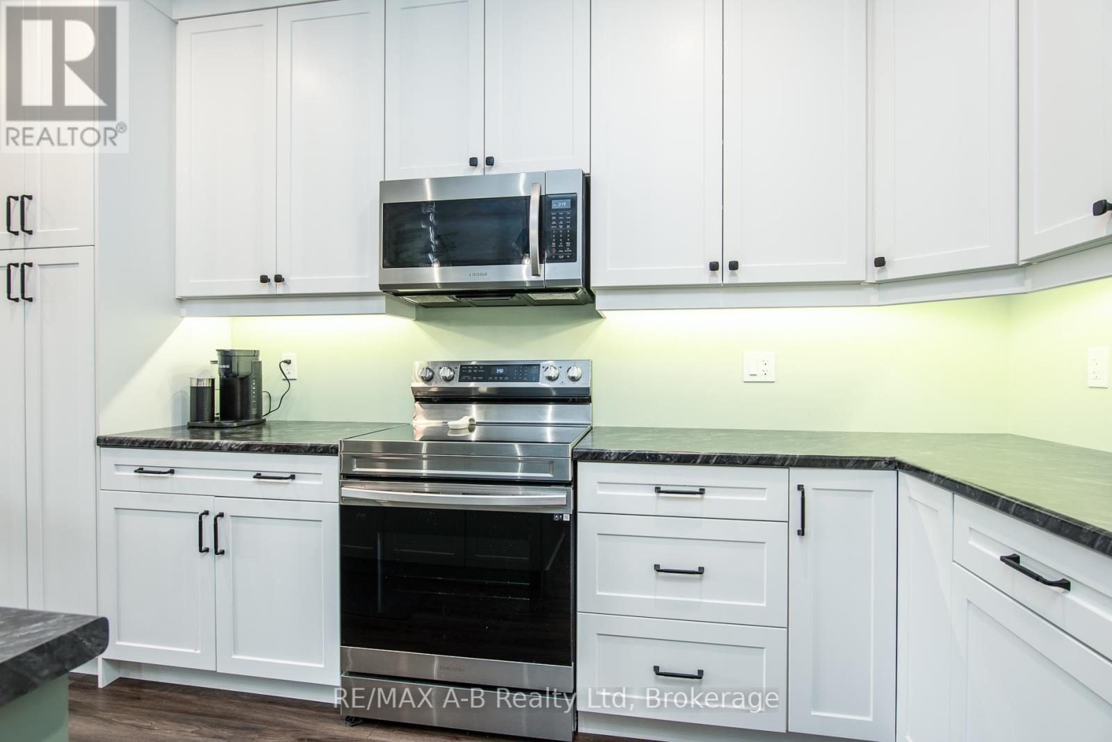 172 HOOPER STREET - 11