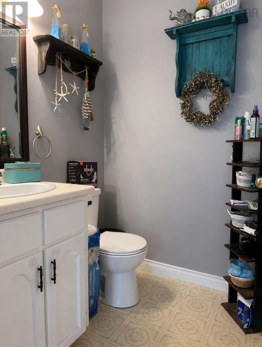 B 144 Riverside Avenue - 11