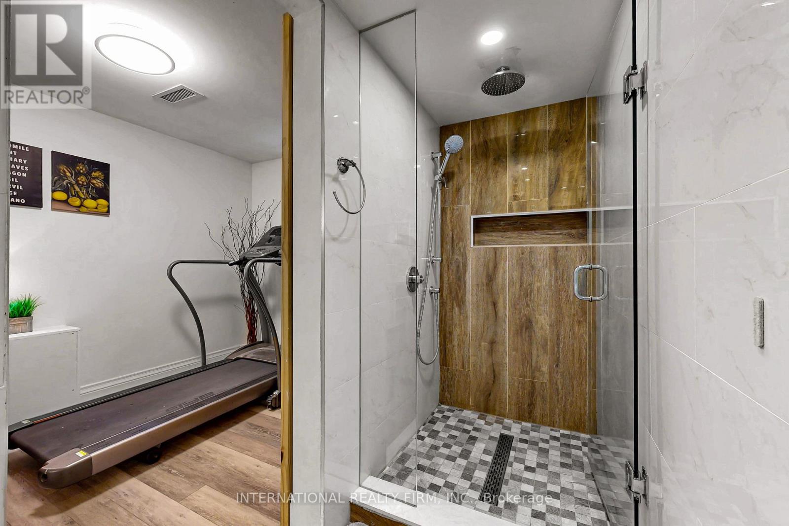 1594 SUNNYCOVE DRIVE - 40