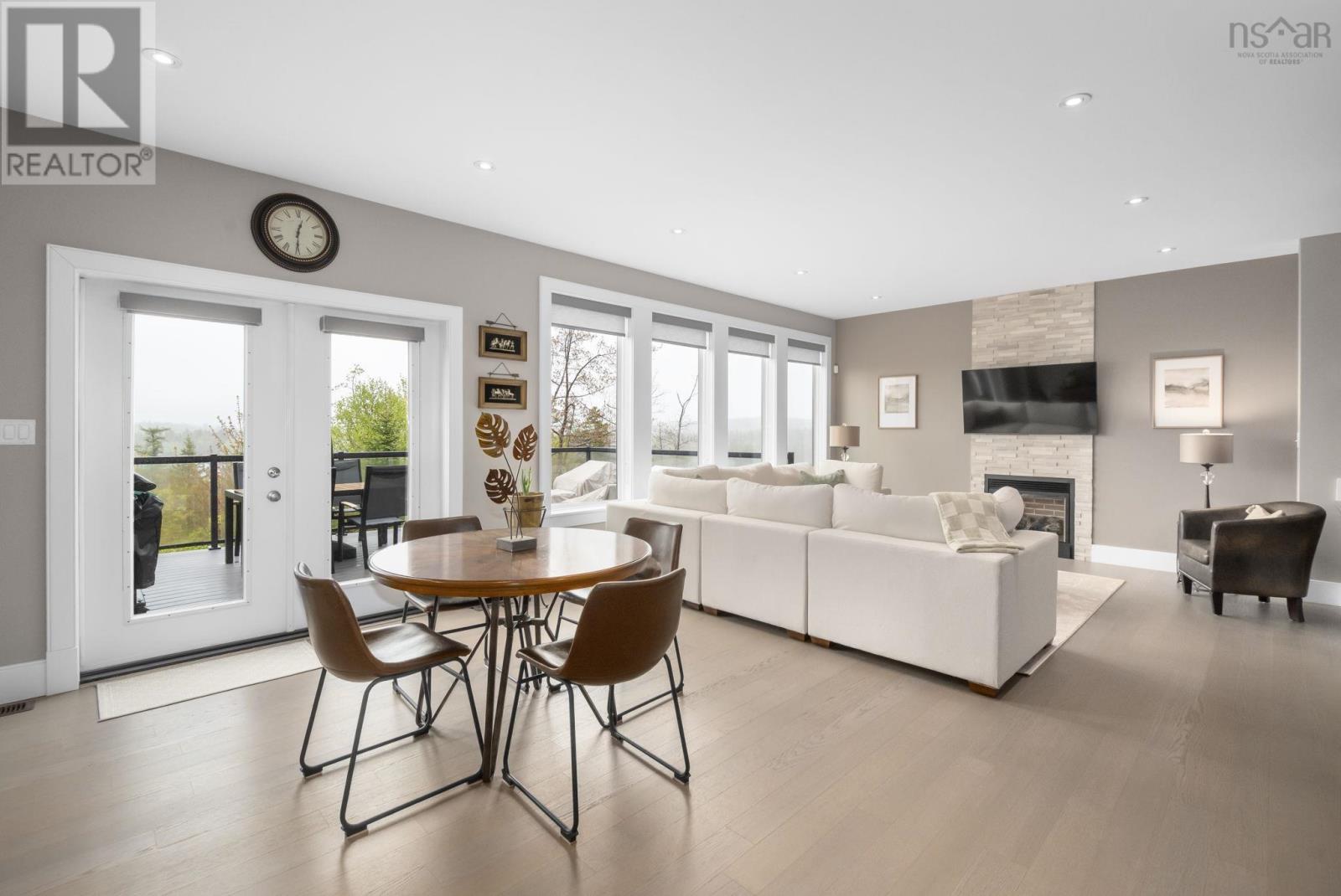 61 Maple Grove Avenue, Brunello Estates - 20