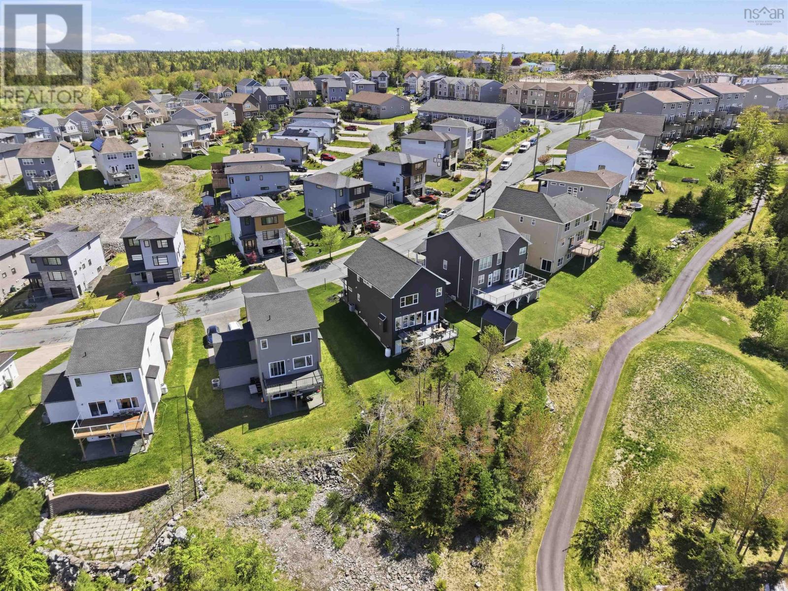 61 Maple Grove Avenue, Brunello Estates - 45