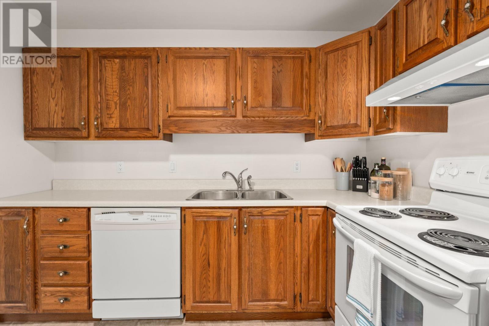 #403 64 Cumberland Drive - 19