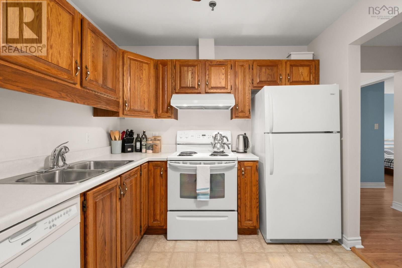 #403 64 Cumberland Drive - 20