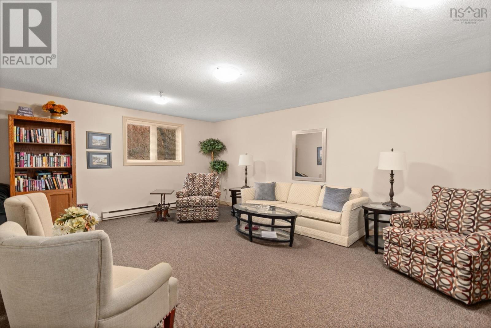 #403 64 Cumberland Drive - 33