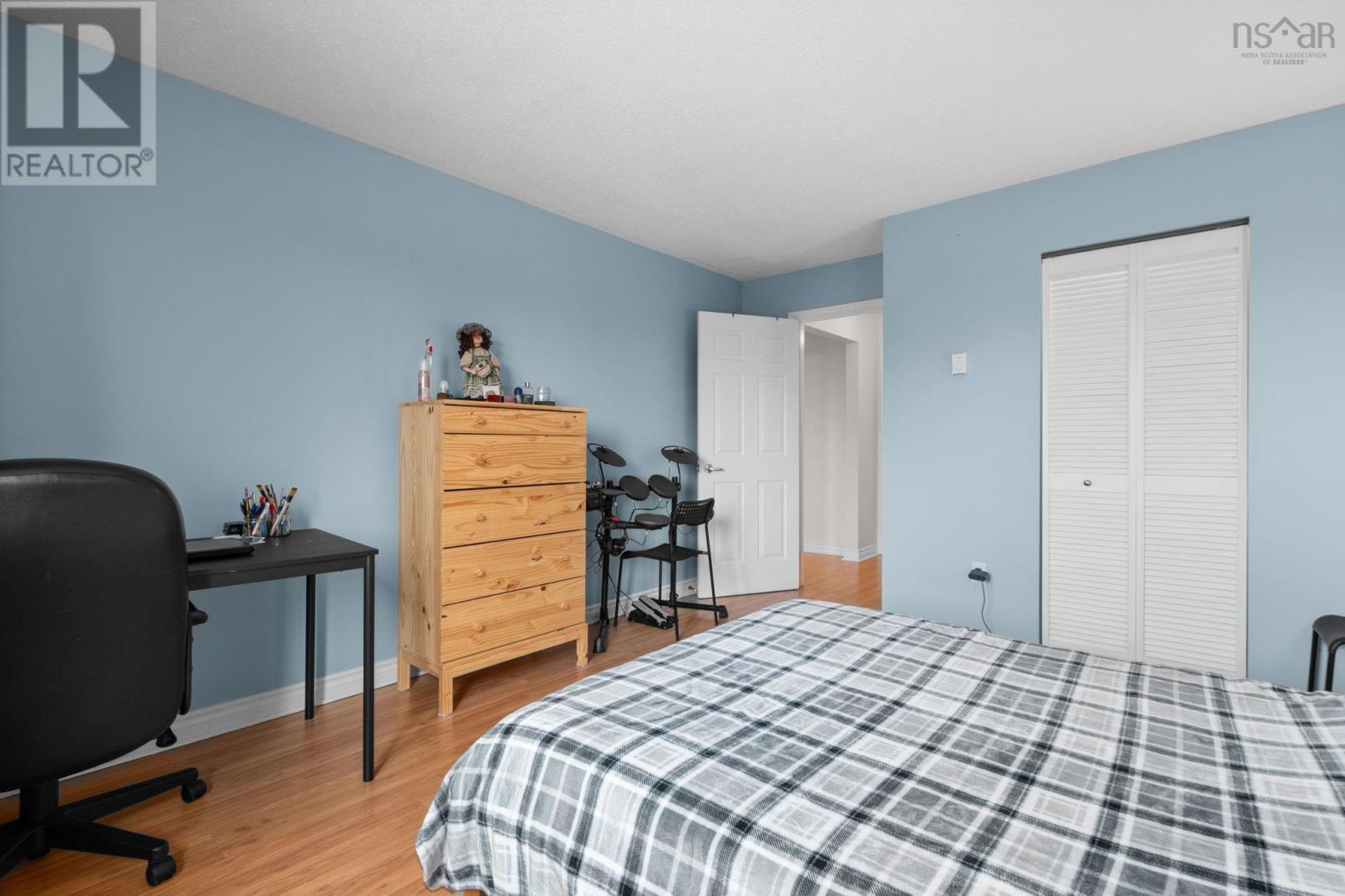 #403 64 Cumberland Drive - 24