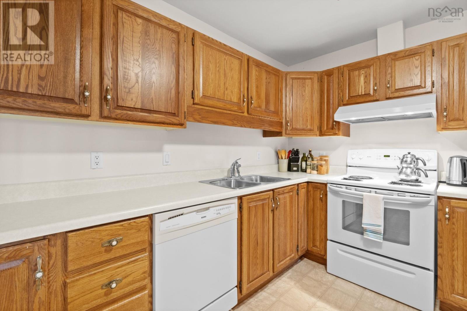 #403 64 Cumberland Drive - 15