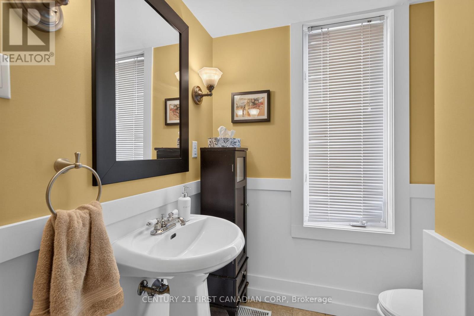 754 LORNE AVENUE - 10