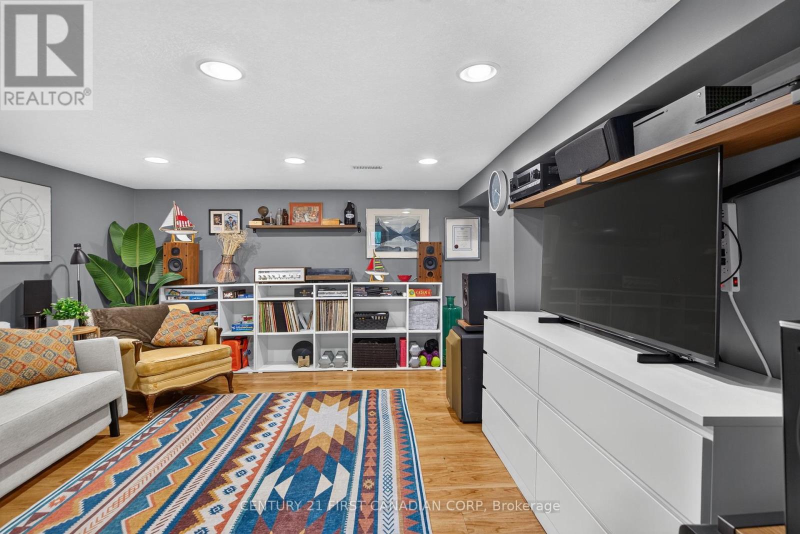 754 LORNE AVENUE - 25