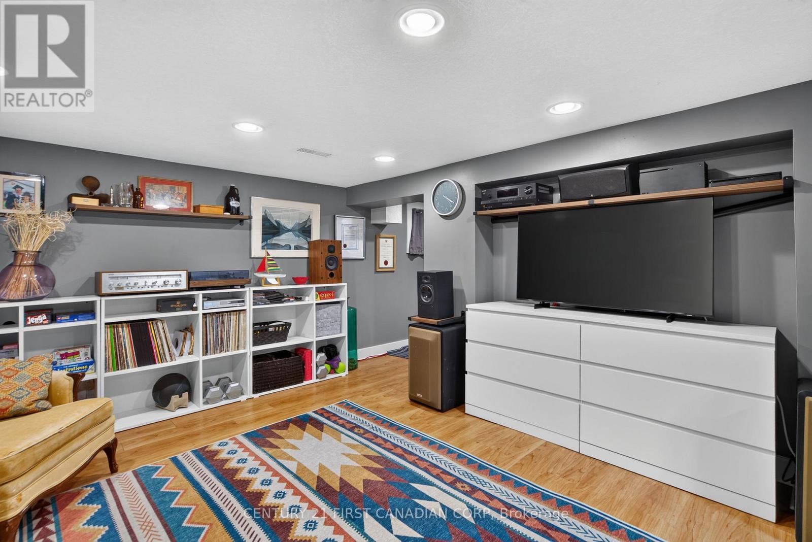 754 LORNE AVENUE - 26