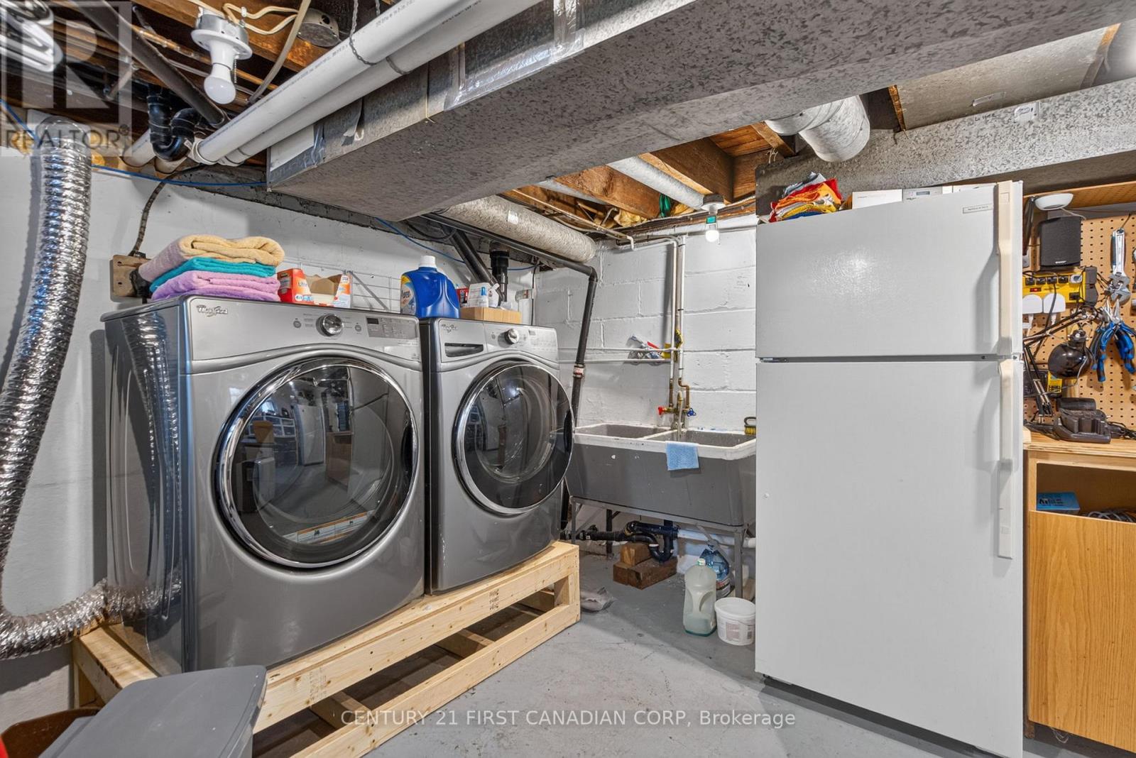 754 LORNE AVENUE - 32