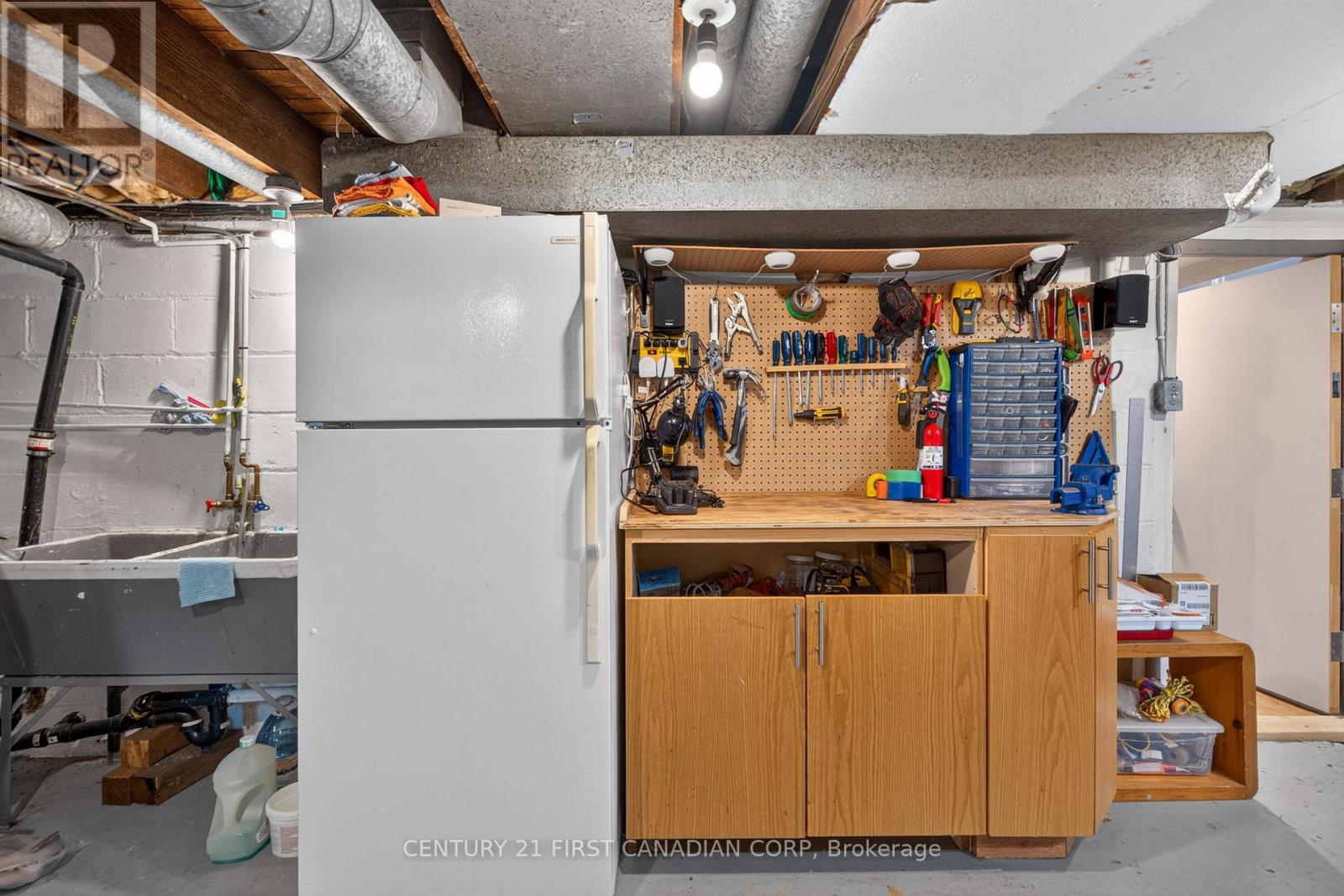 754 LORNE AVENUE - 33