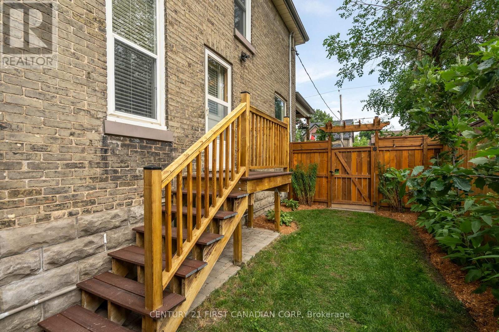 754 LORNE AVENUE - 35
