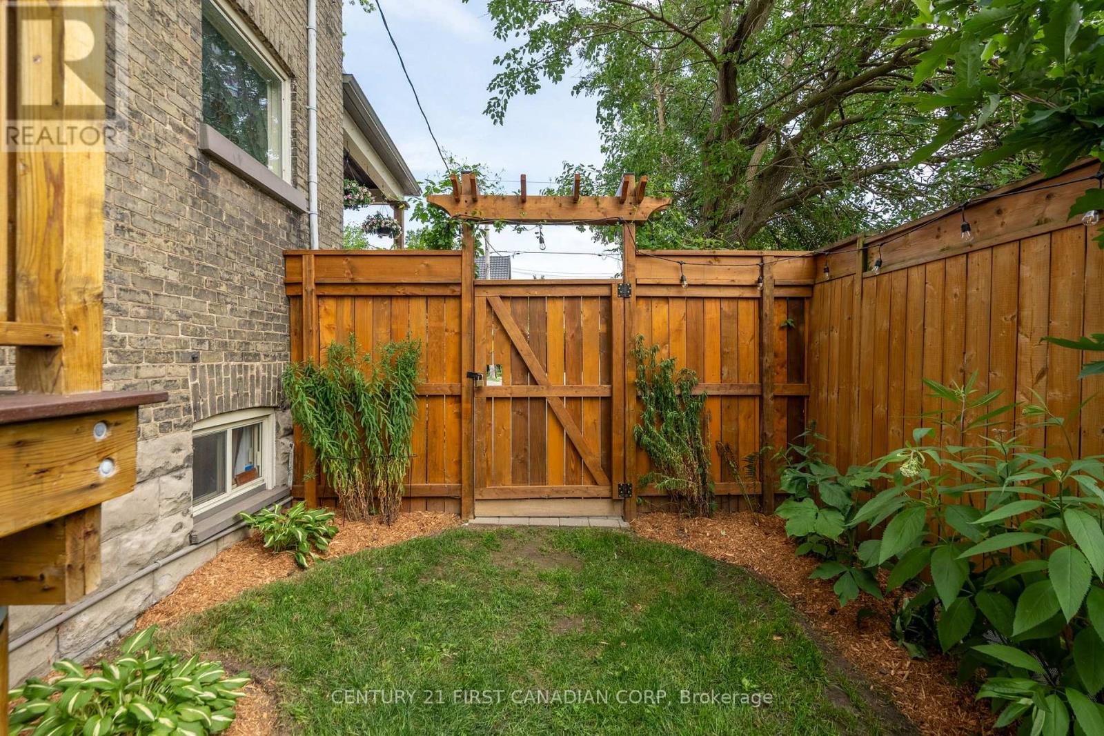 754 LORNE AVENUE - 36