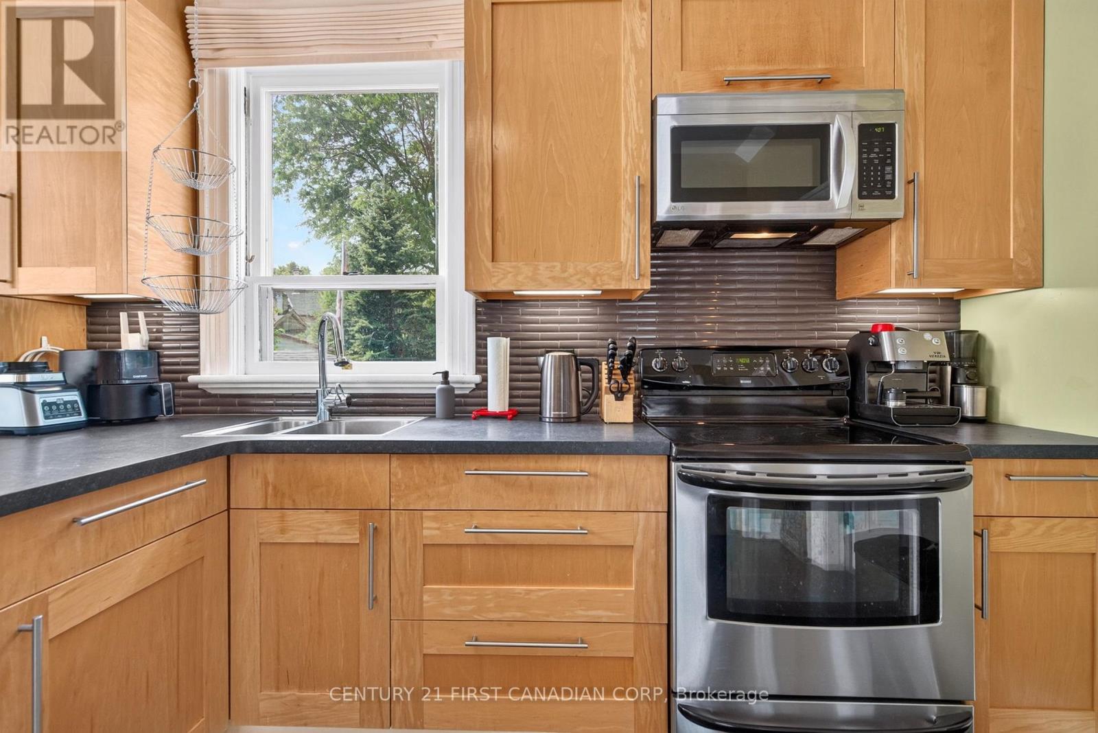 754 LORNE AVENUE - 8