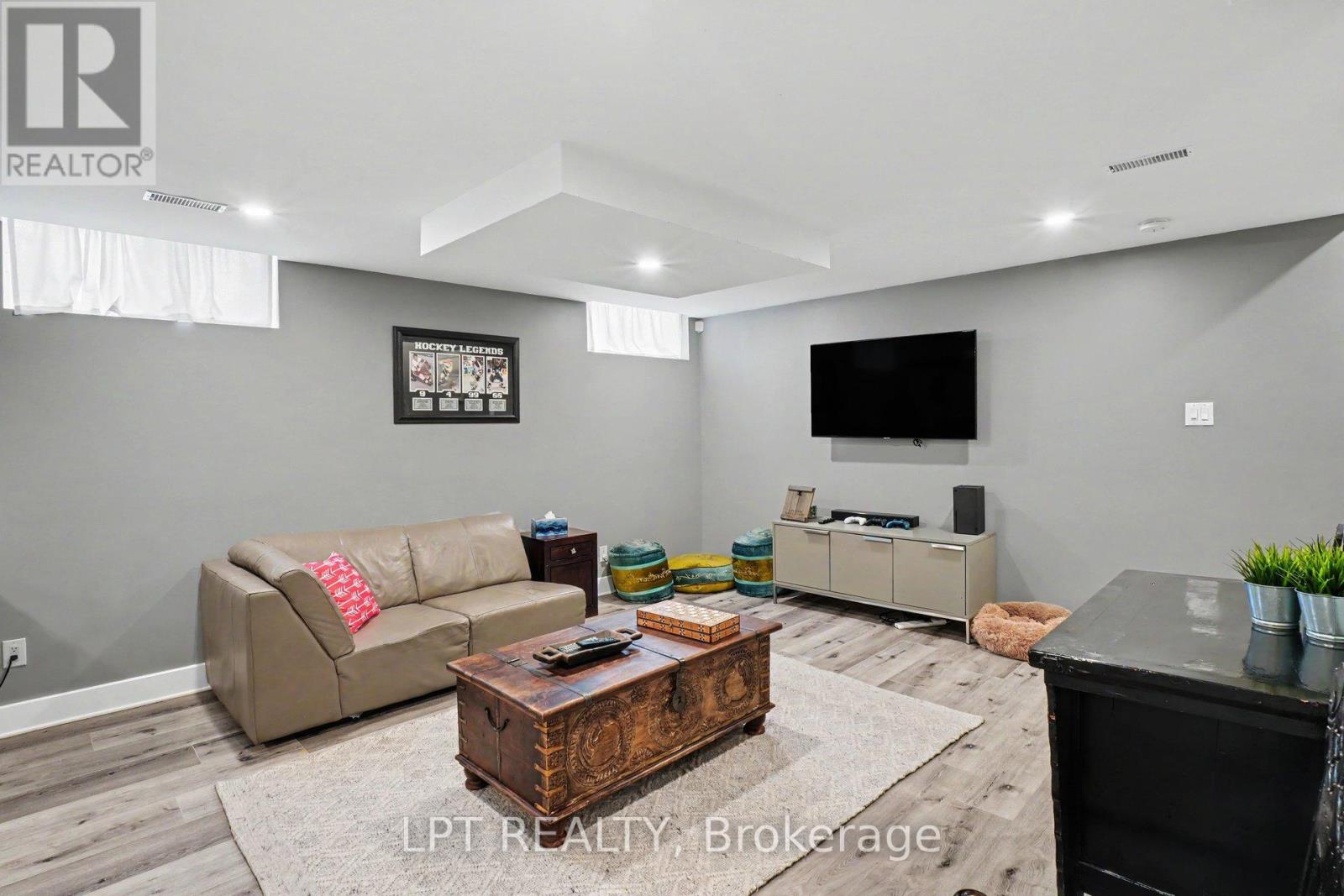 WATERDOWN 6548 STREET N - 24