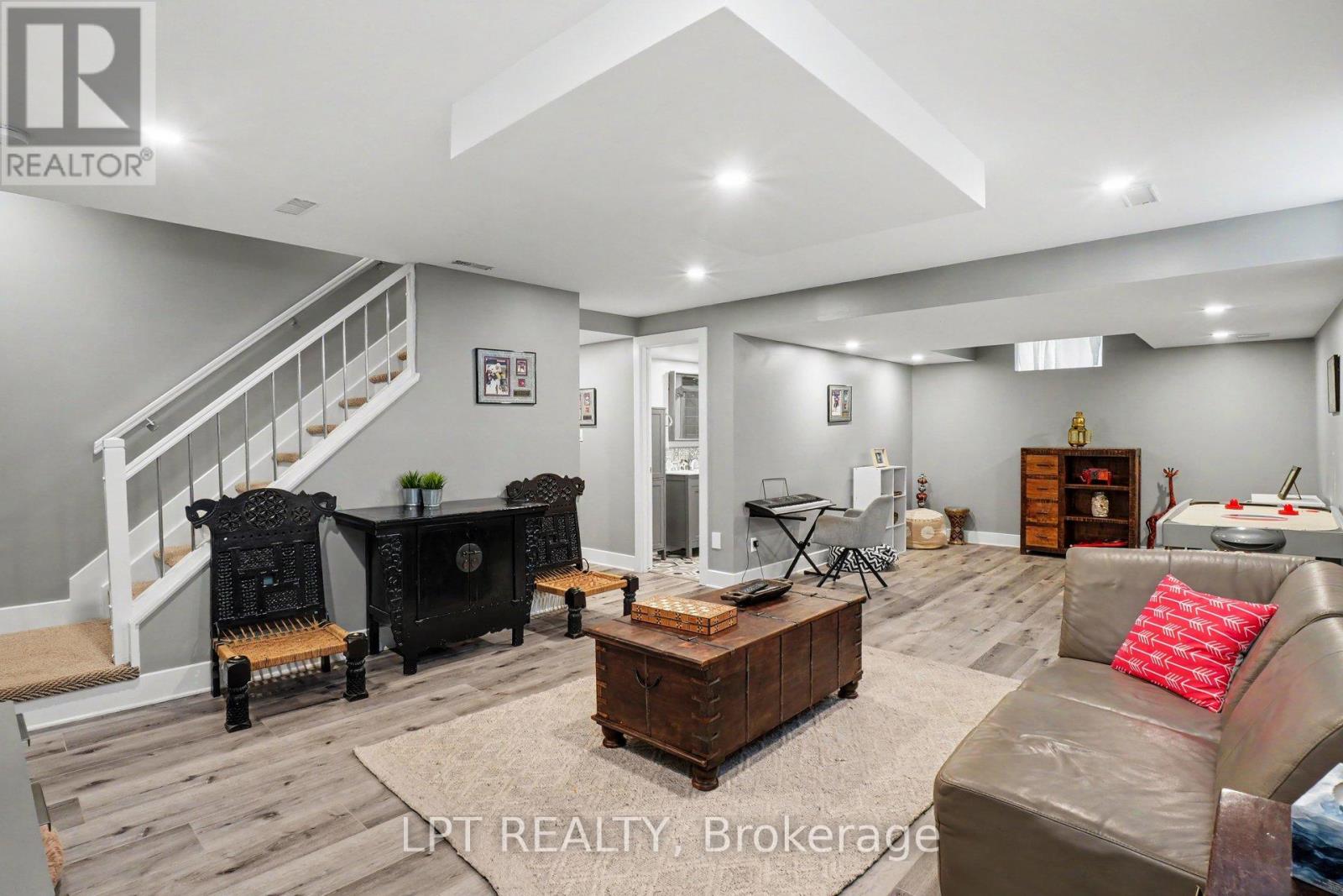 WATERDOWN 6548 STREET N - 25