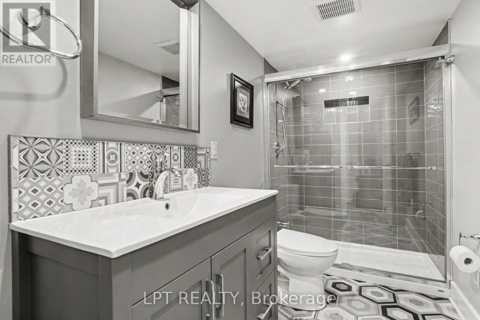 WATERDOWN 6548 STREET N - 27