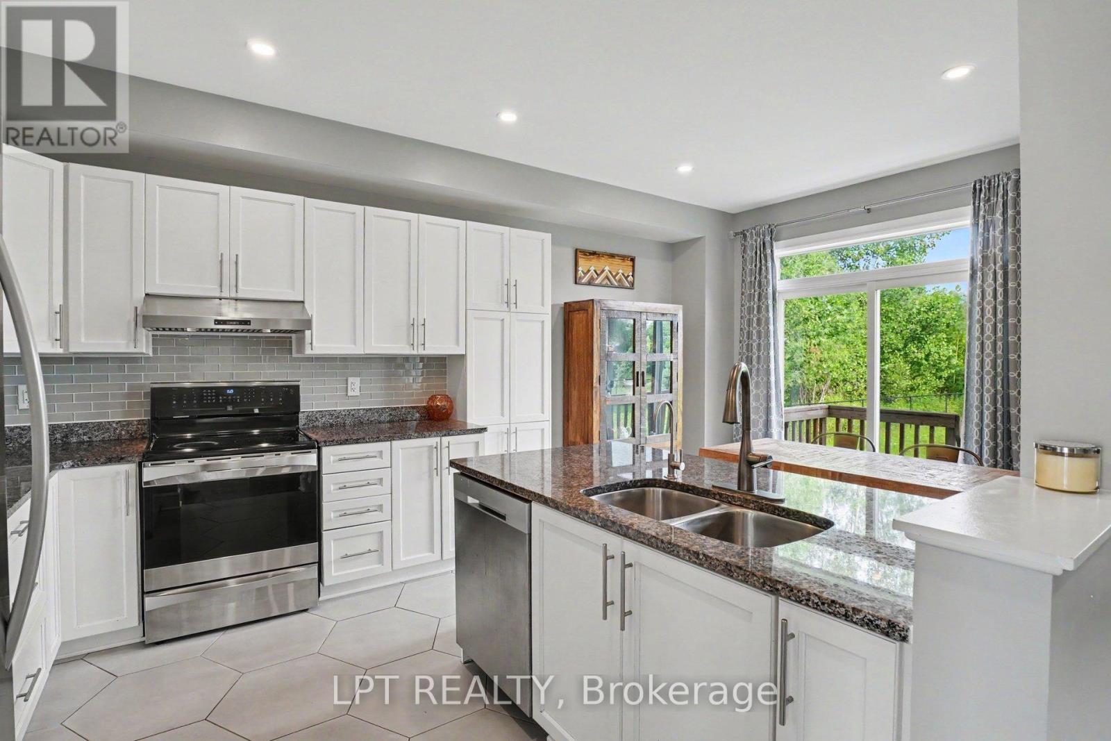 WATERDOWN 6548 STREET N - 5