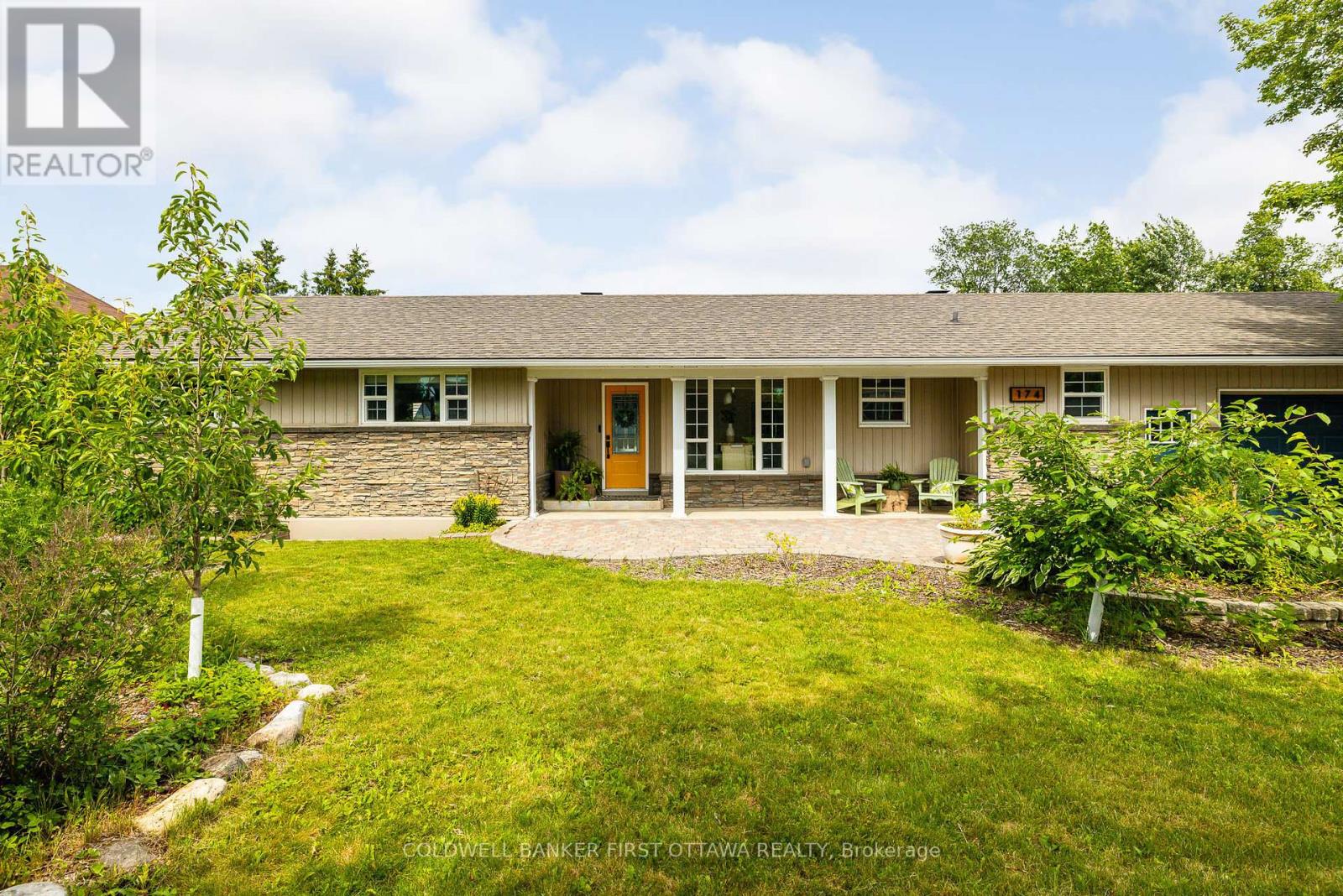 174 LLOYDALEX CRESCENT - 1