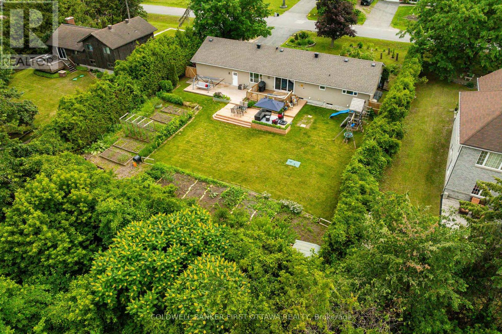 174 LLOYDALEX CRESCENT - 35