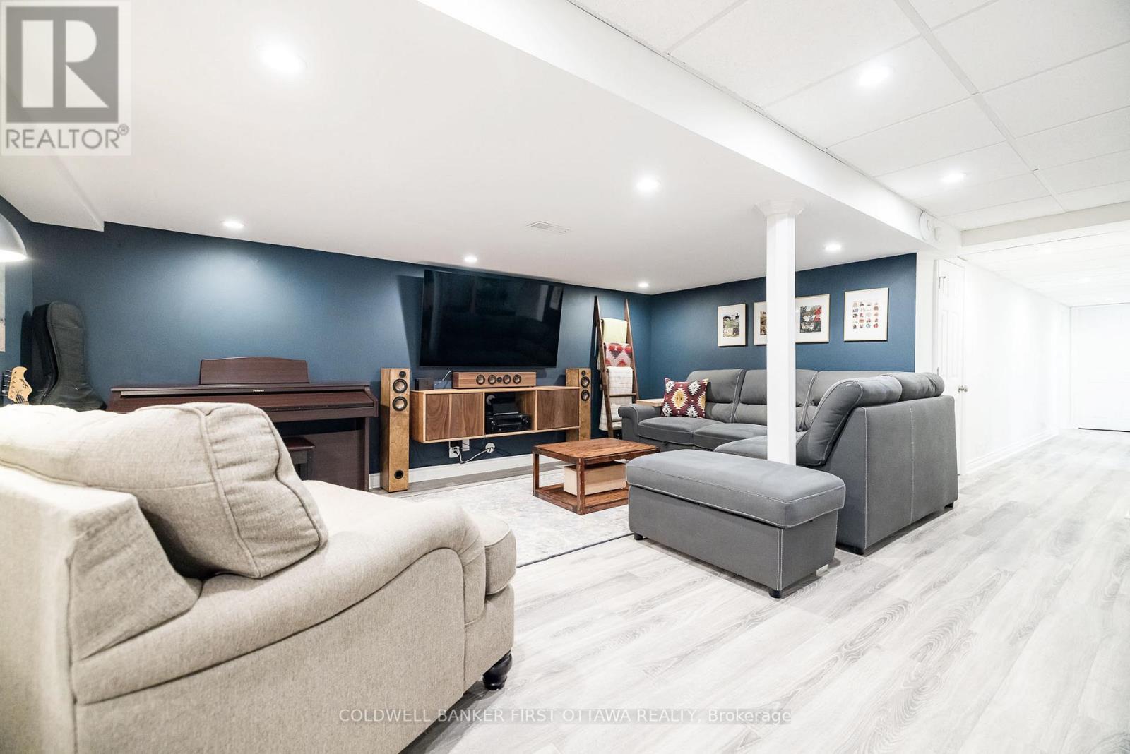 174 LLOYDALEX CRESCENT - 28