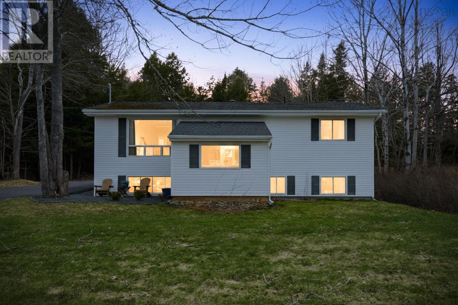 114 Charleswood Drive - 1