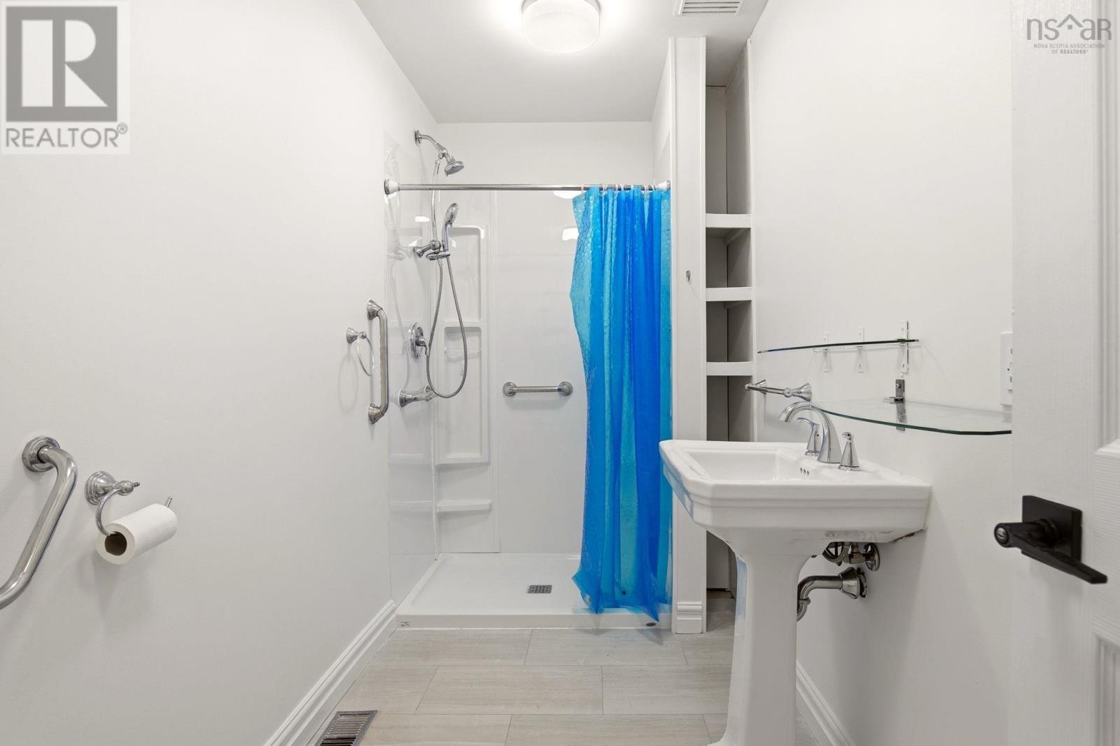 114 Charleswood Drive - 19