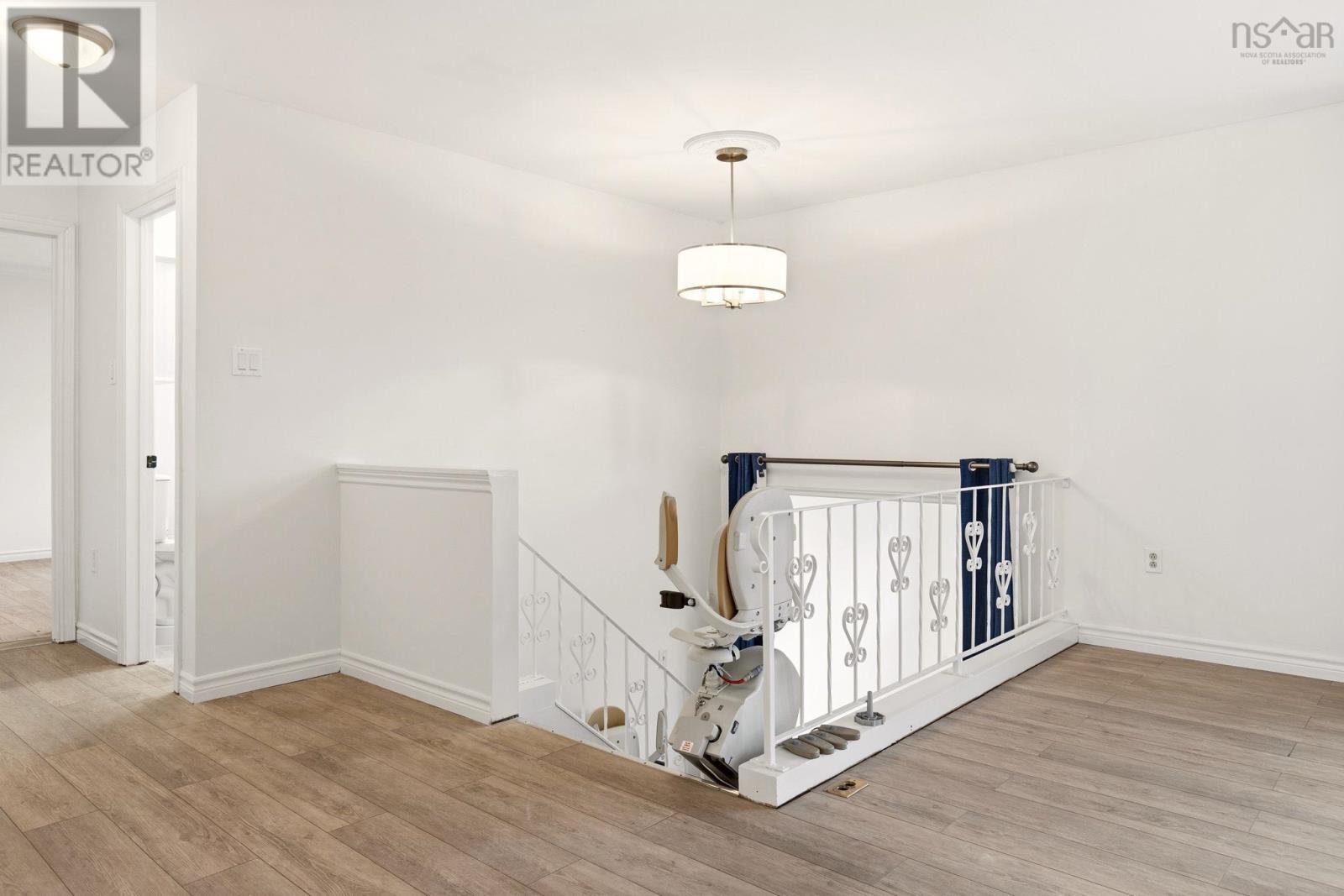 114 Charleswood Drive - 4