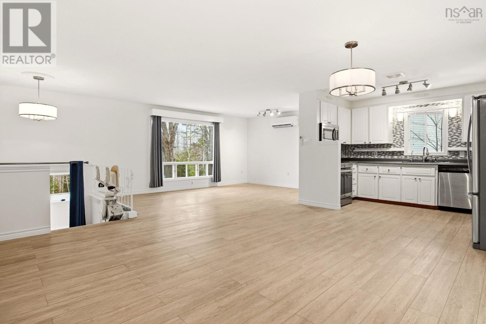 114 Charleswood Drive - 9