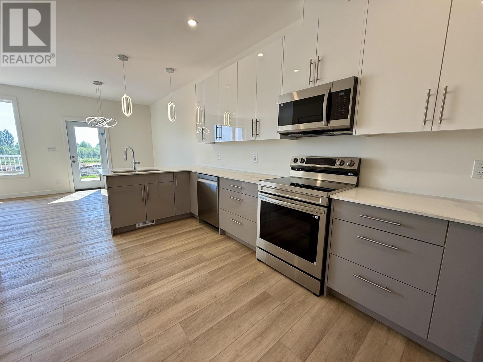156 BRUIN CRES - 6