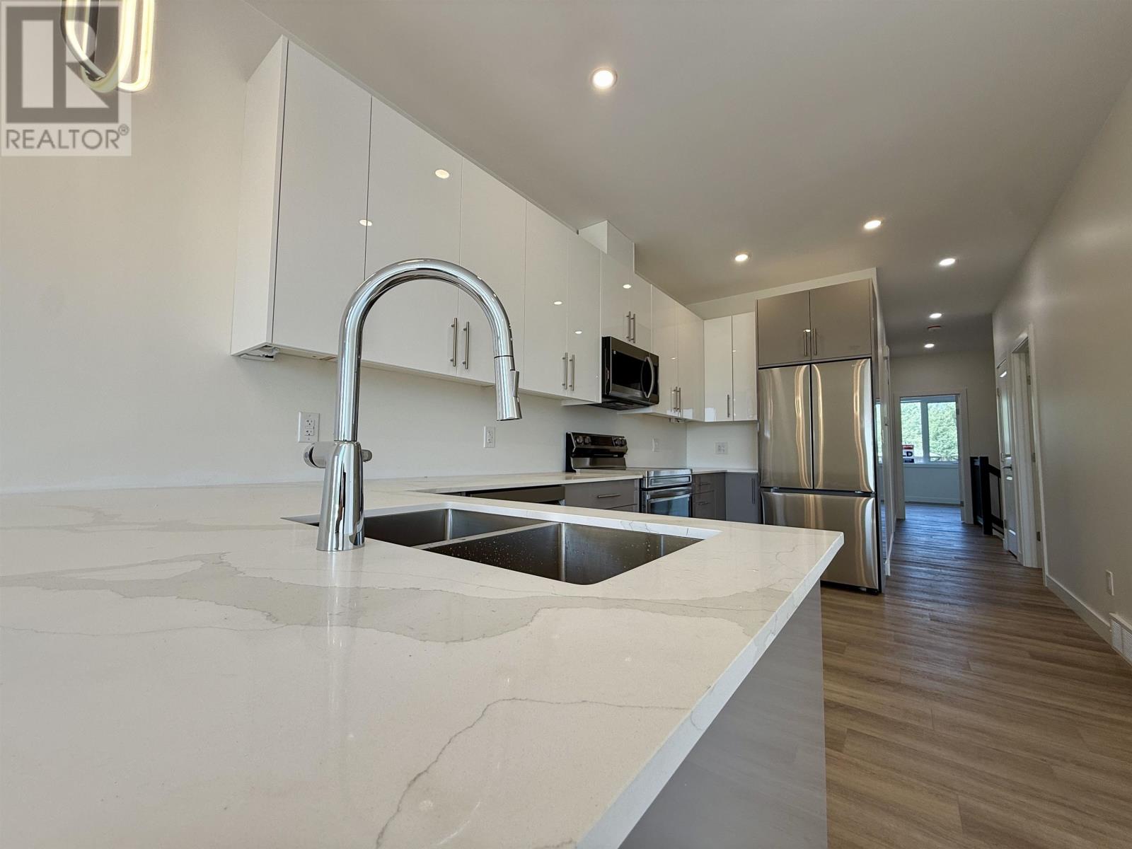 156 BRUIN CRES - 7