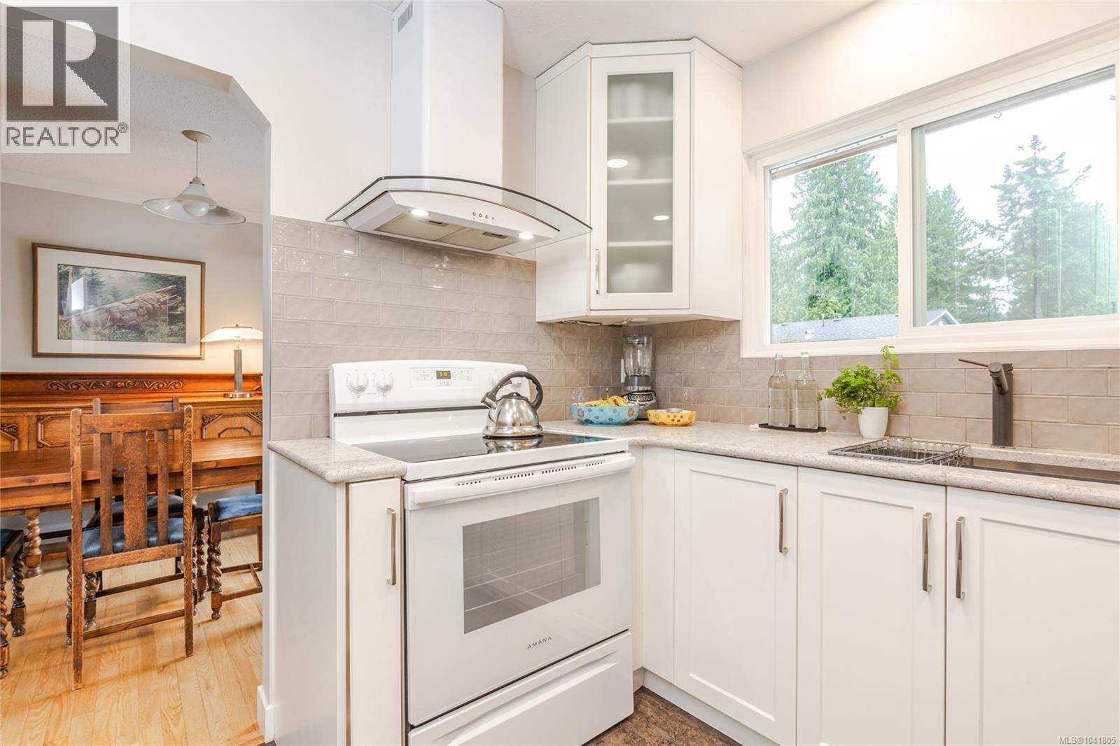 3040 Bay St, Nanaimo