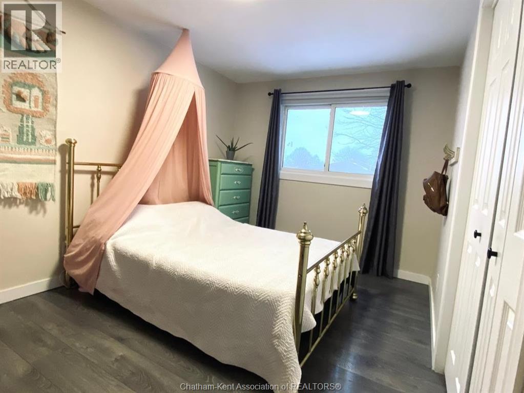 622 Sandra CRESCENT - 22