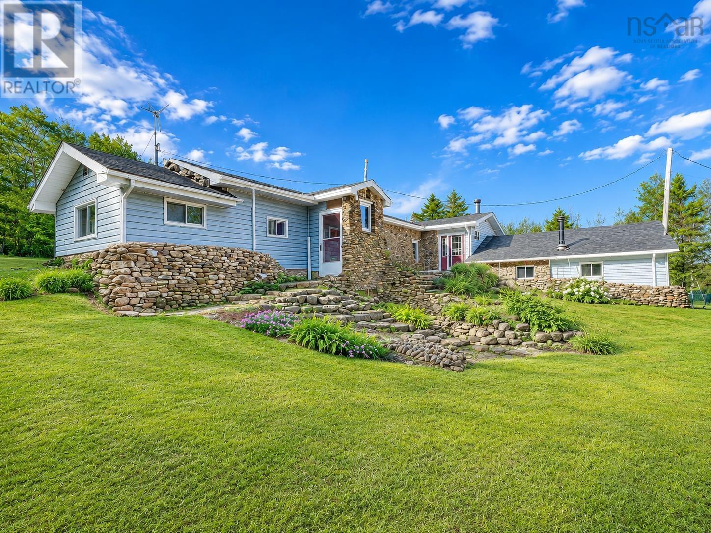 Property photo of 102 East Torbrook Road