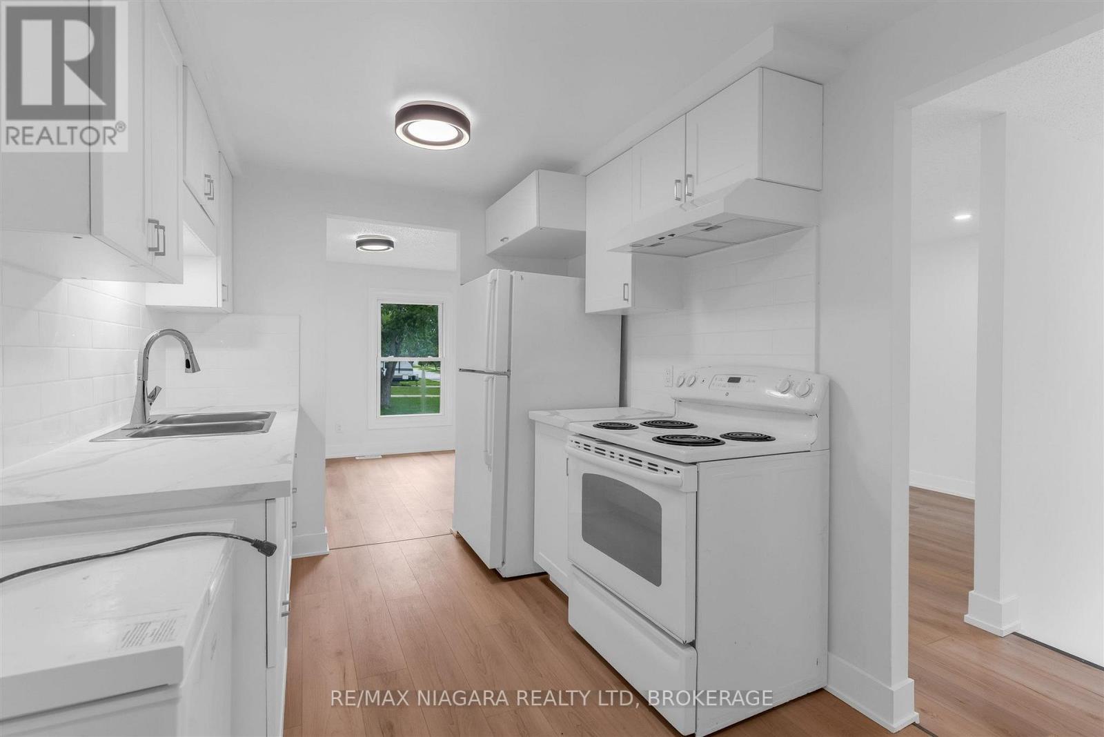 2 BALDWIN CRESCENT - 11
