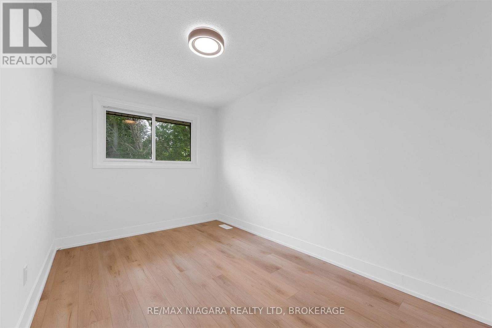 2 BALDWIN CRESCENT - 14