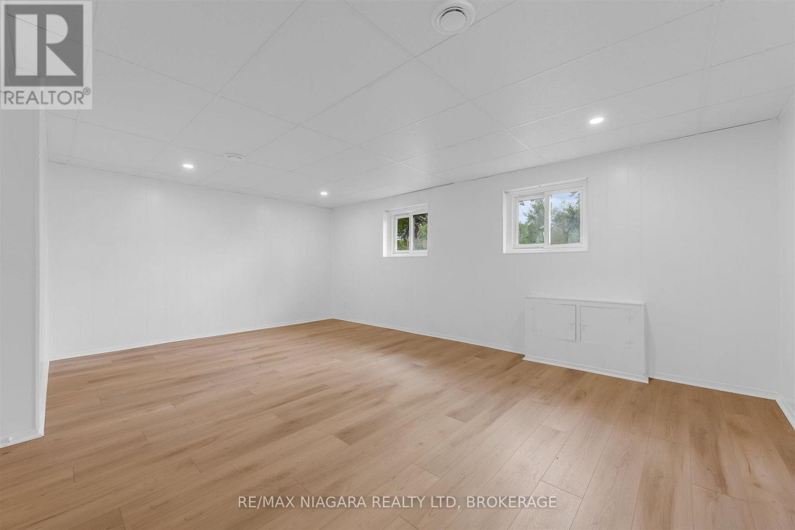 2 BALDWIN CRESCENT - 19