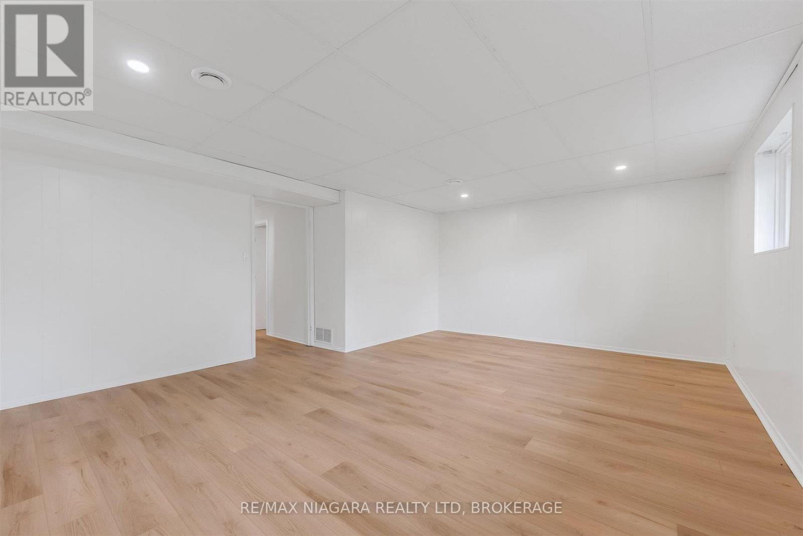 2 BALDWIN CRESCENT - 20