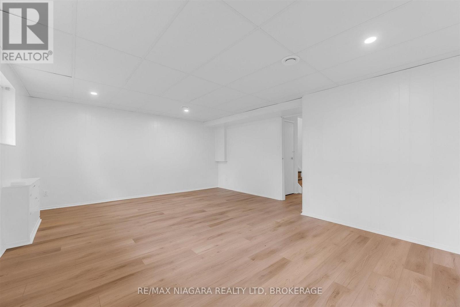 2 BALDWIN CRESCENT - 21