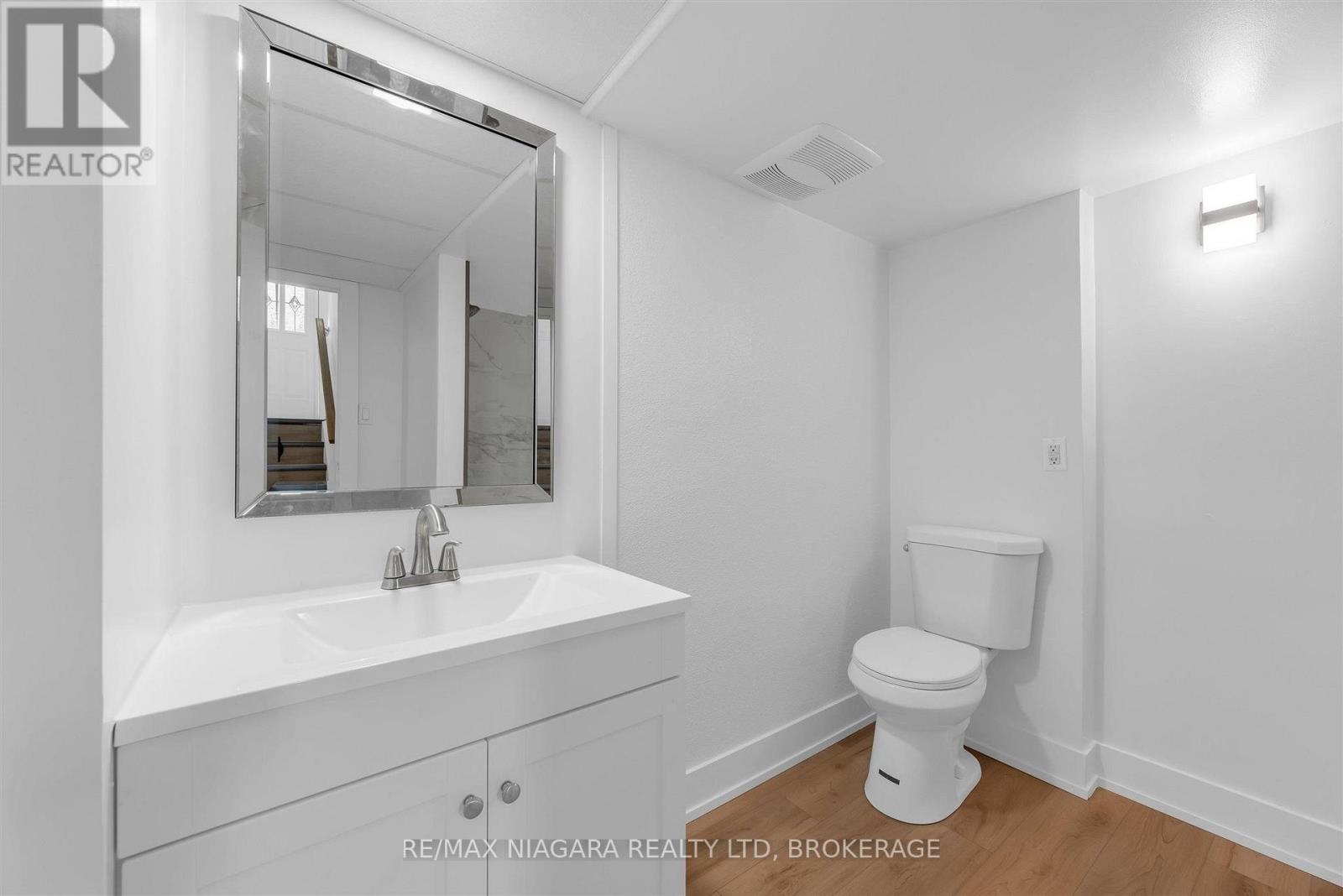 2 BALDWIN CRESCENT - 22