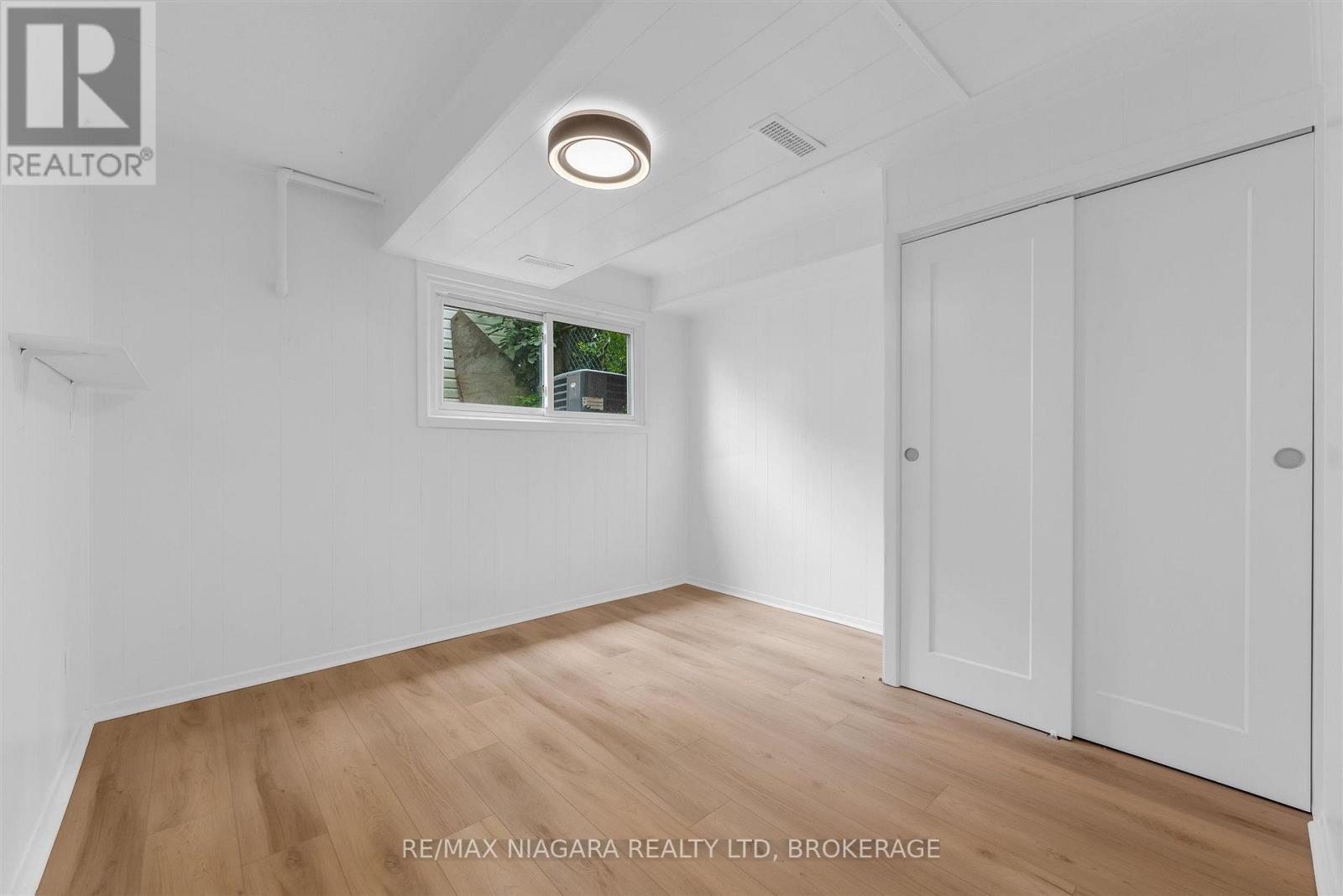 2 BALDWIN CRESCENT - 24