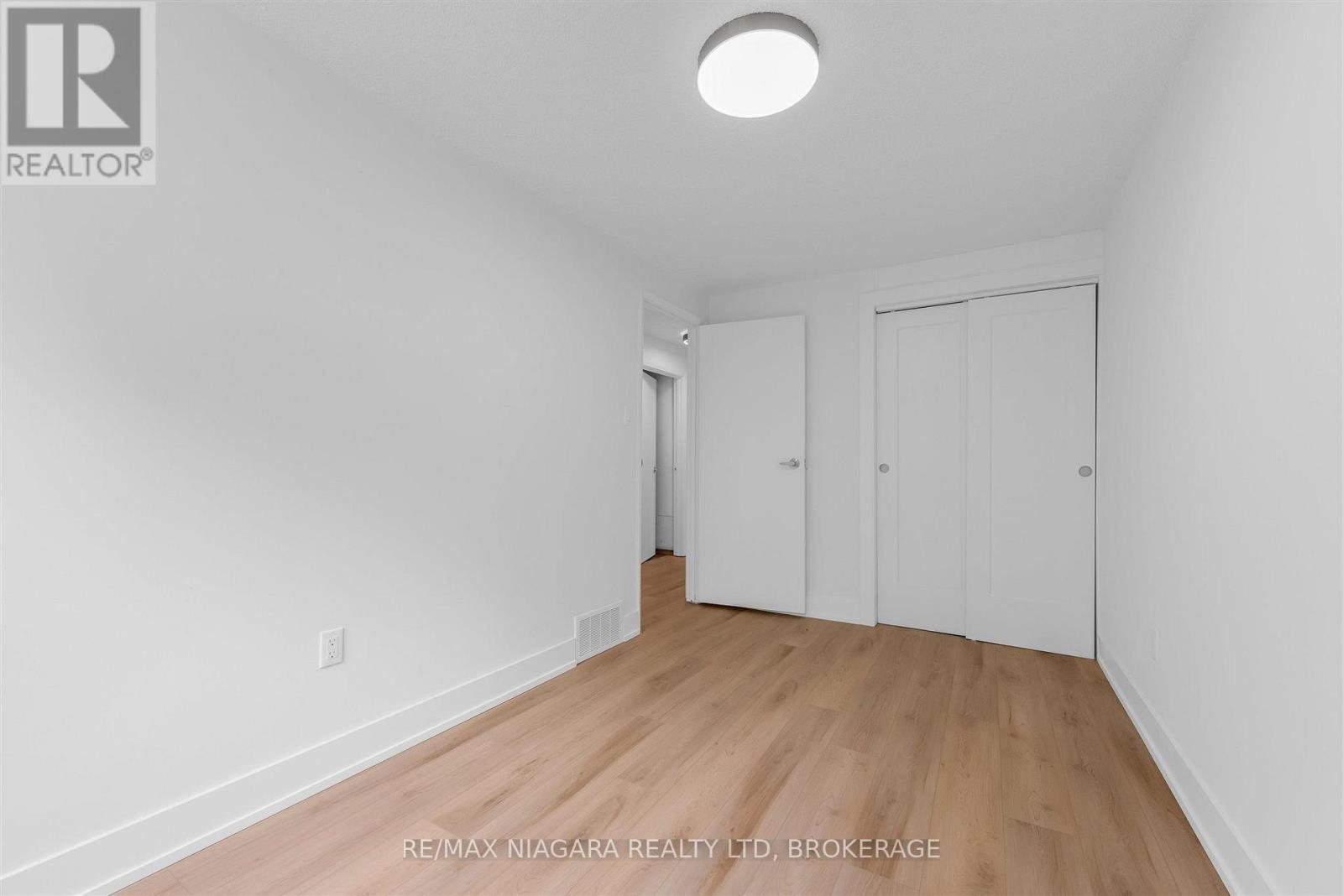 2 BALDWIN CRESCENT - 27